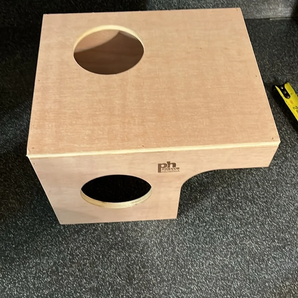 Prevue Pet Products Wood Animal Hut for Guinea Pigs